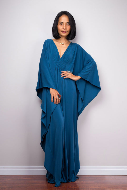 How to wear a kaftan dress with plunging neckline. Caftan styling tips by Nuichan