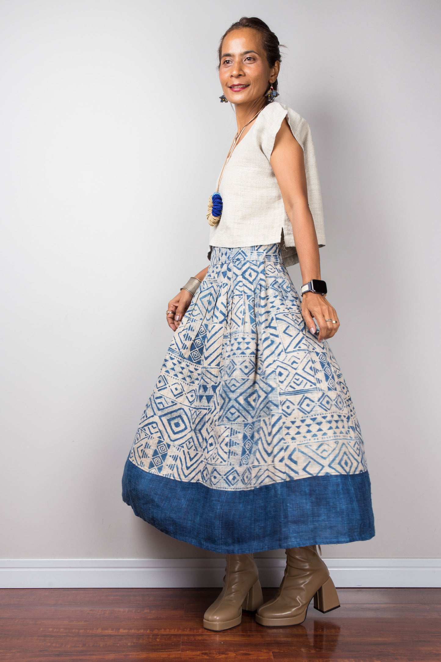 Traditional indigo-dyed hemp midi skirt by Nuichan