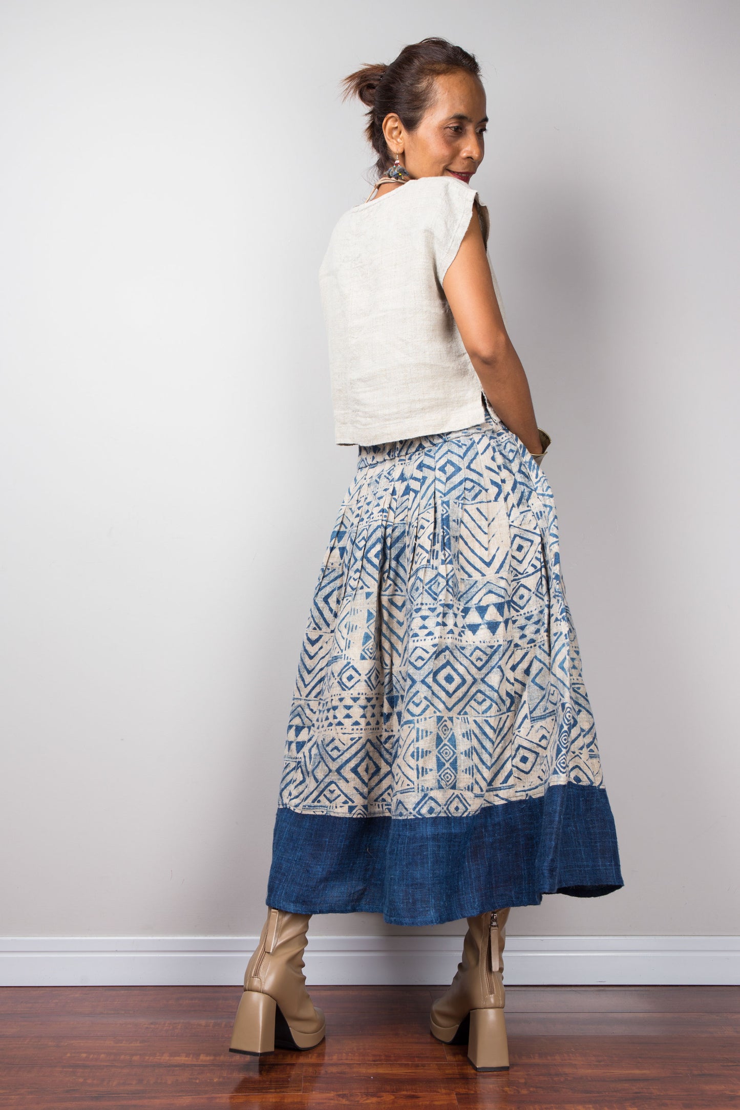 Sustainable high waist skirt made from organic hemp, featuring traditional hill tribe designs.