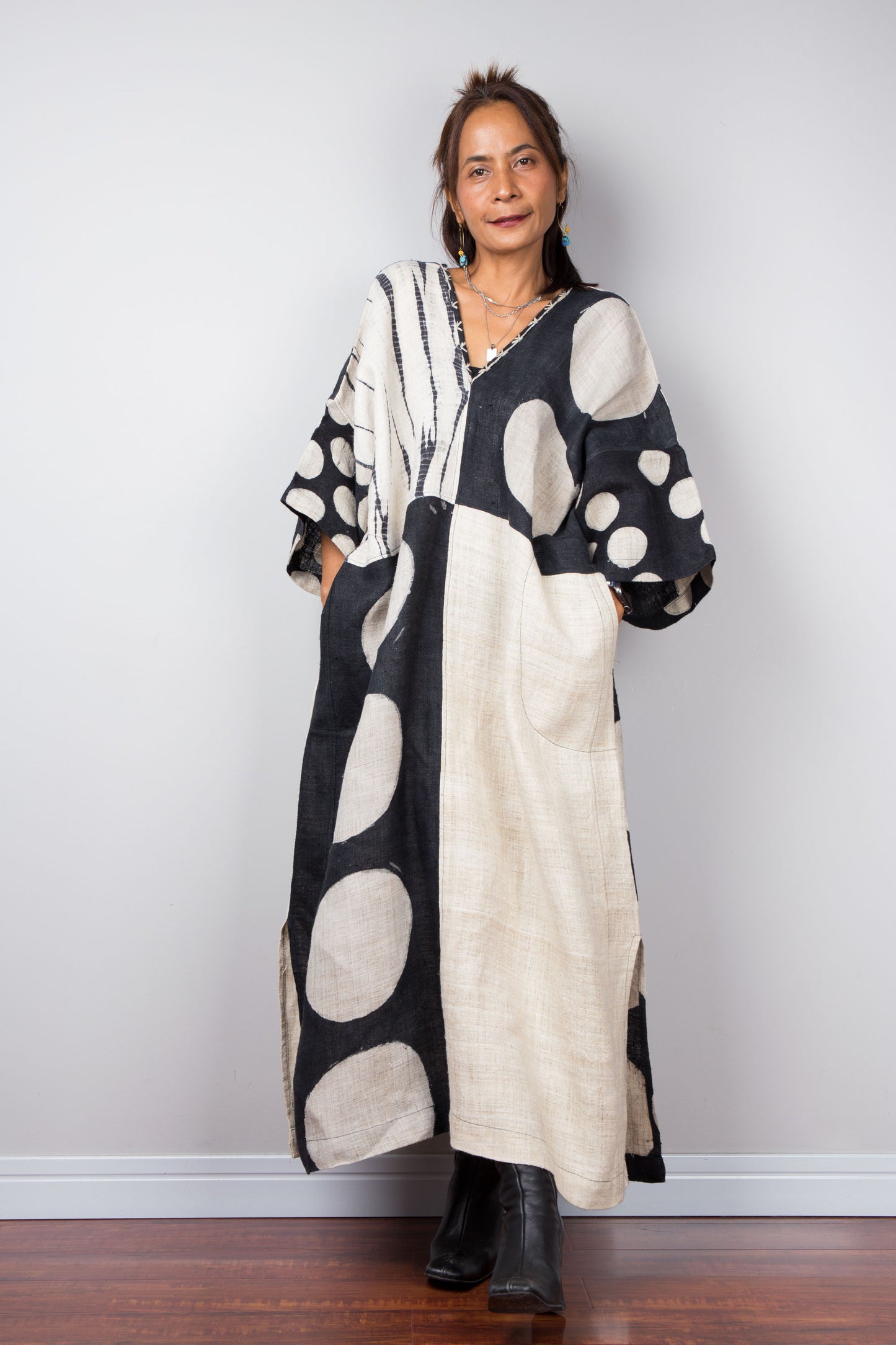 Kaftan with white polka dot and shibori dyed top part. Hemp dress by Nuichan