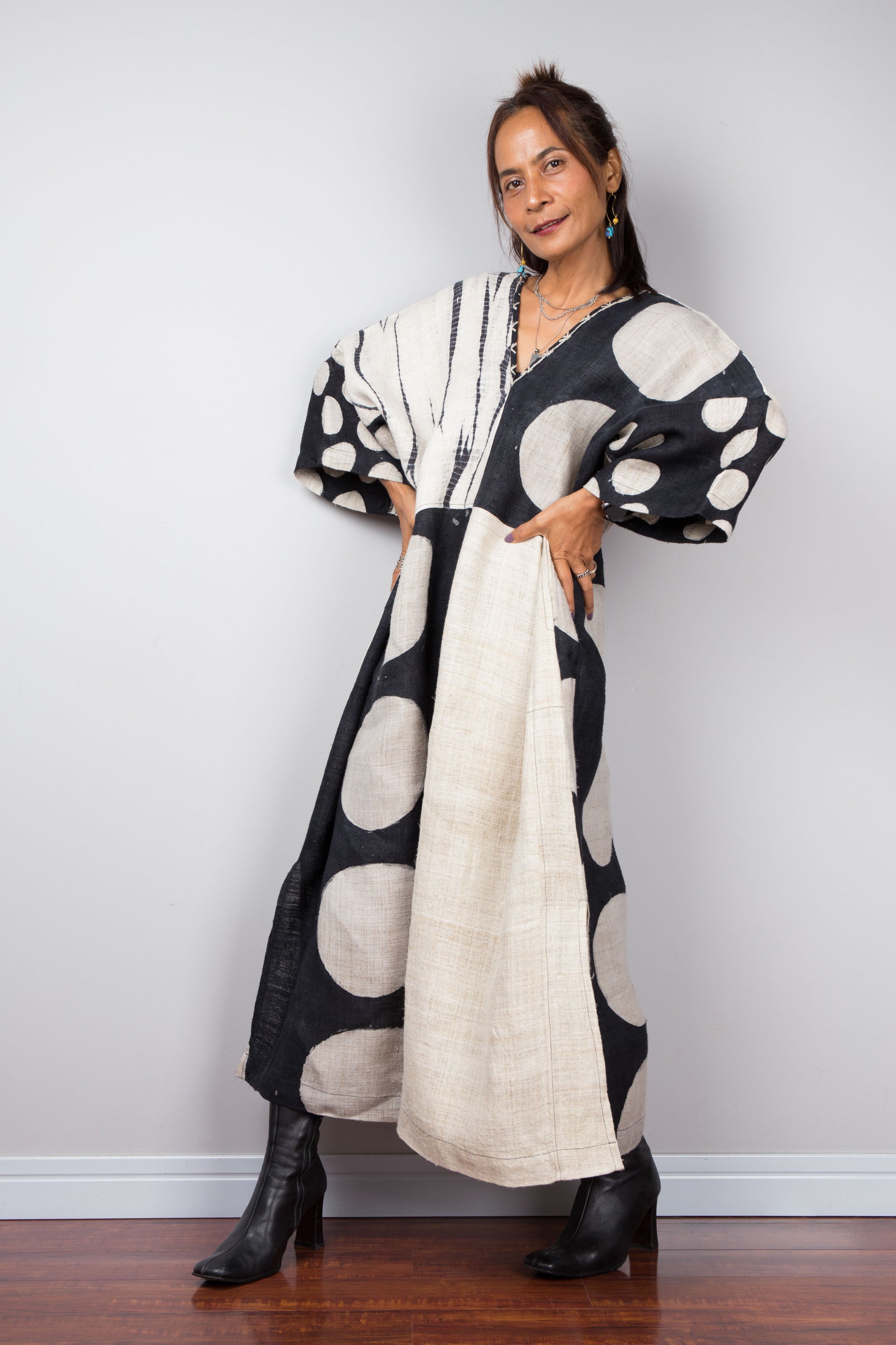 Kaftan with white polka dot and shibori dyed top part. Hemp dress by Nuichan