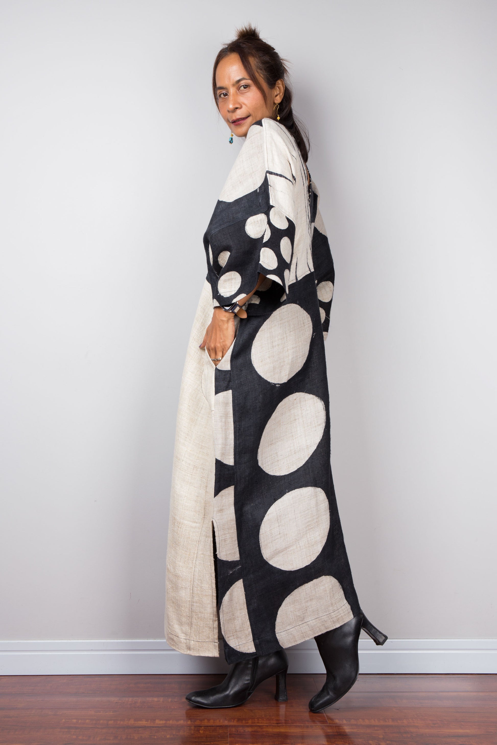 Kaftan with white polka dot and shibori dyed top part. Hemp dress by Nuichan