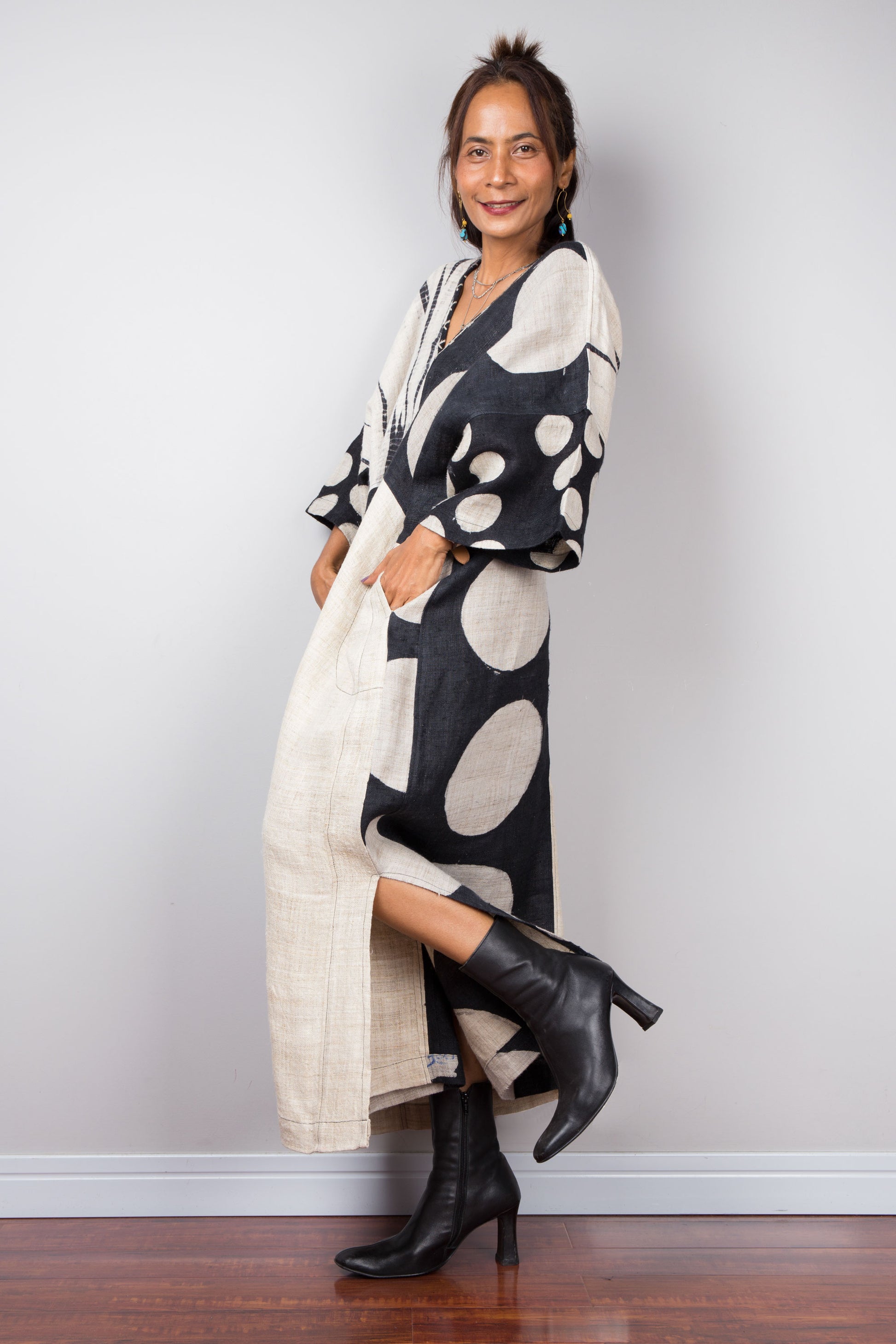 Kaftan with white polka dot and shibori dyed top part. Hemp dress by Nuichan