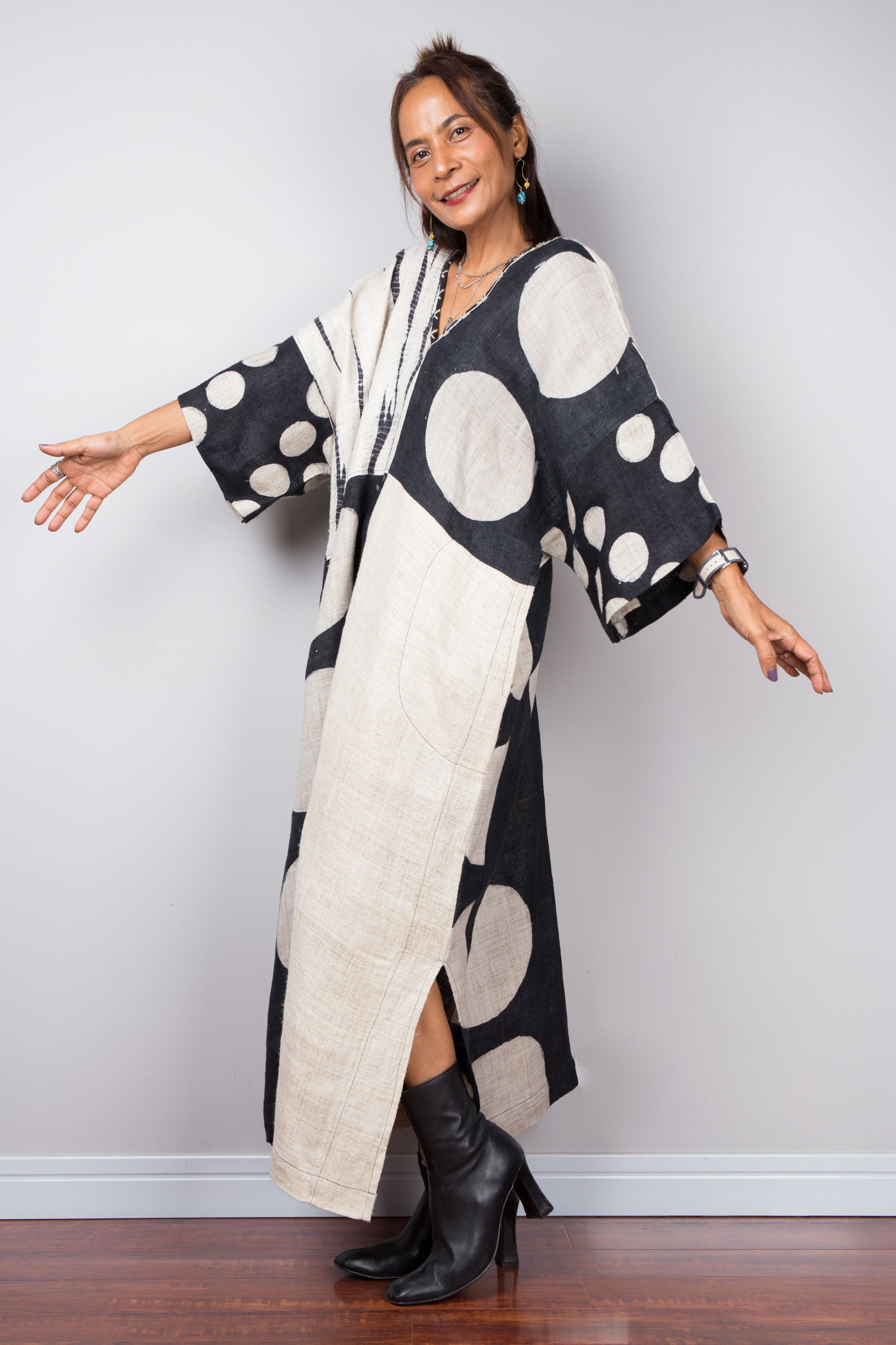 Kaftan with white polka dot and shibori dyed top part. Hemp dress by Nuichan