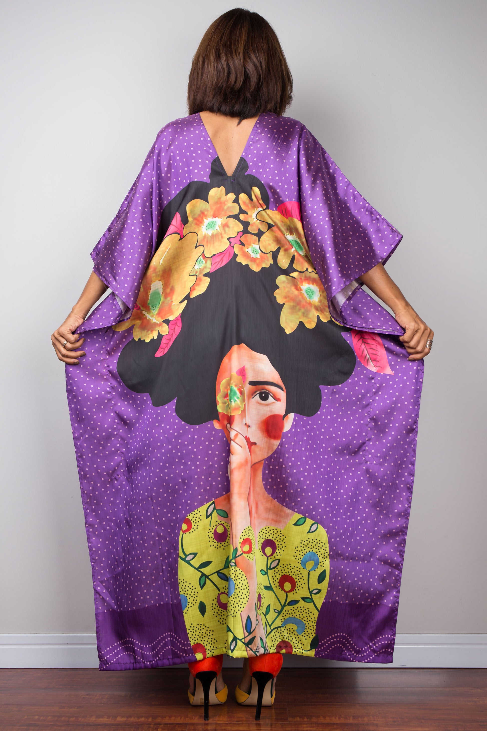 Elegant silk satin kaftan dress with dramatic large print