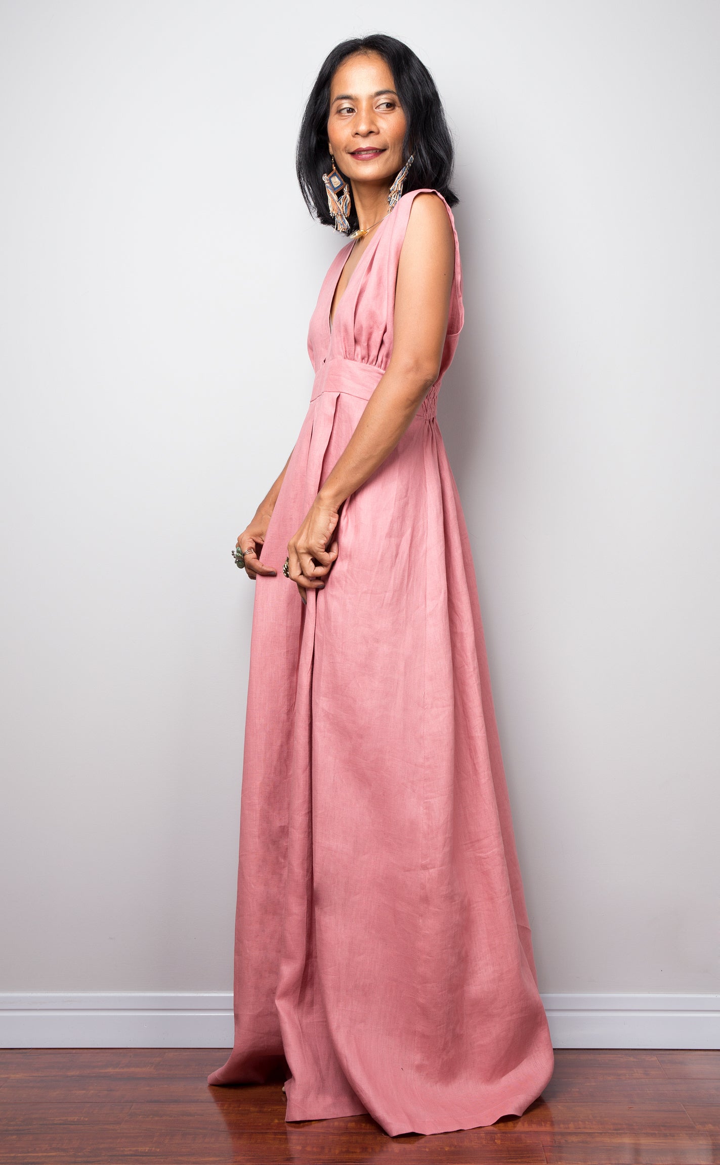 Pink Sleeveless Linen dress. Side view.