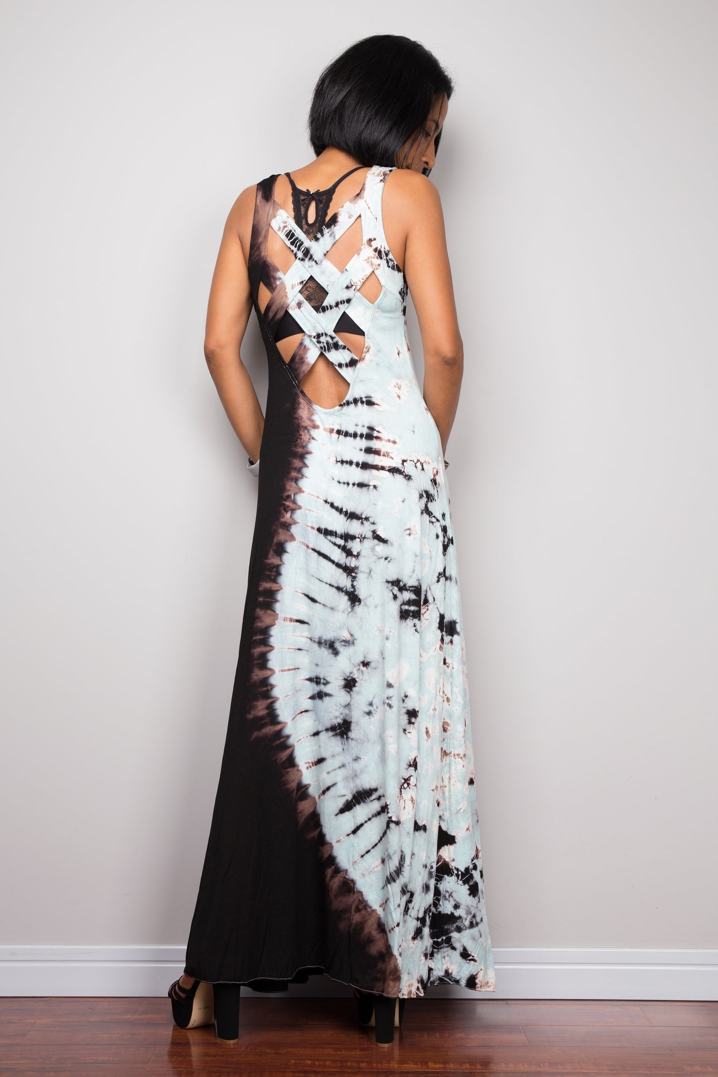 Tie dye in black and blue.  Sleeveless tie dye dress