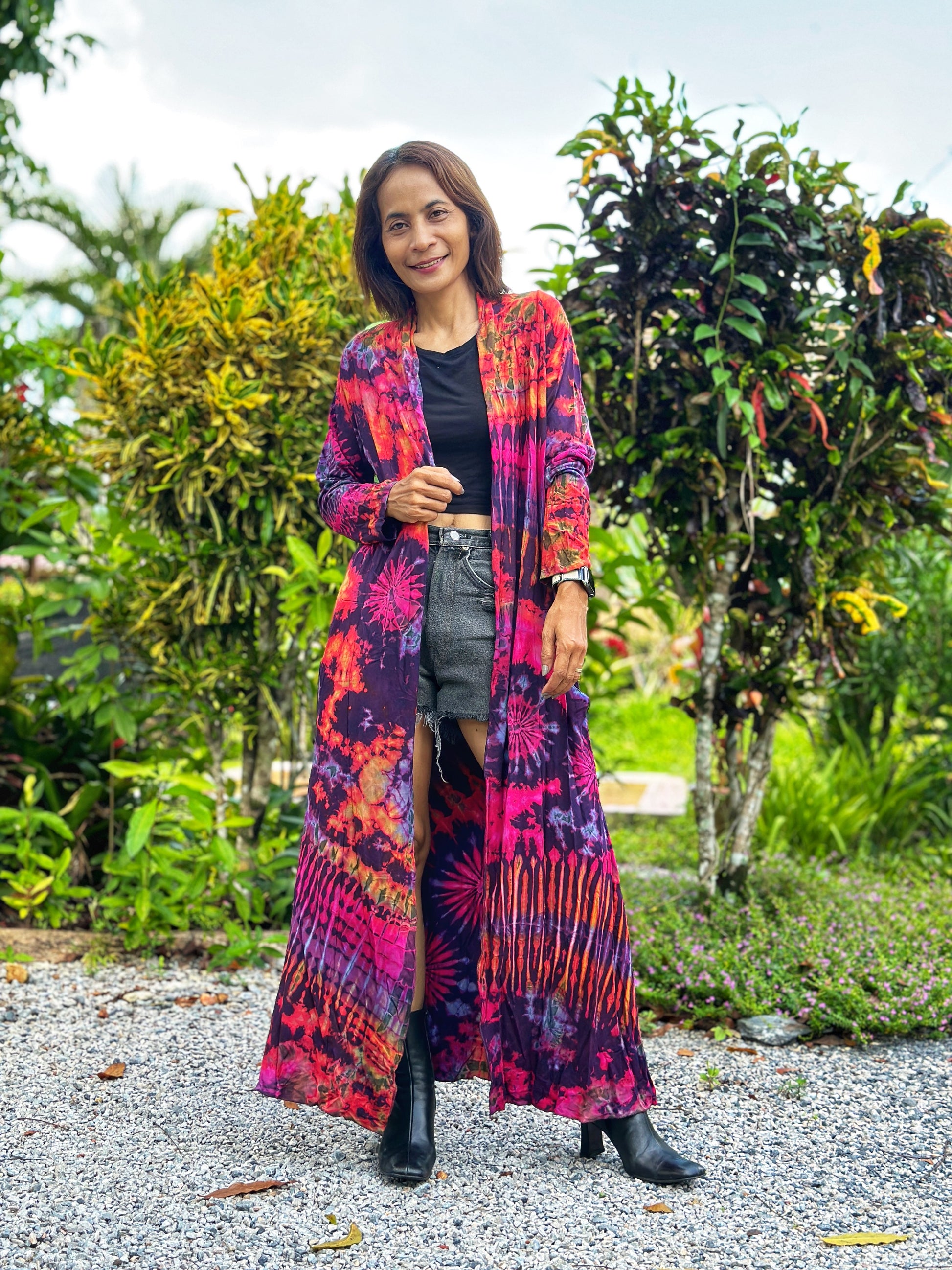 Tie dye duster by Nuichan.  Mudmee tie dye cardigan with pockets.  Slim fit cardigan hippie style