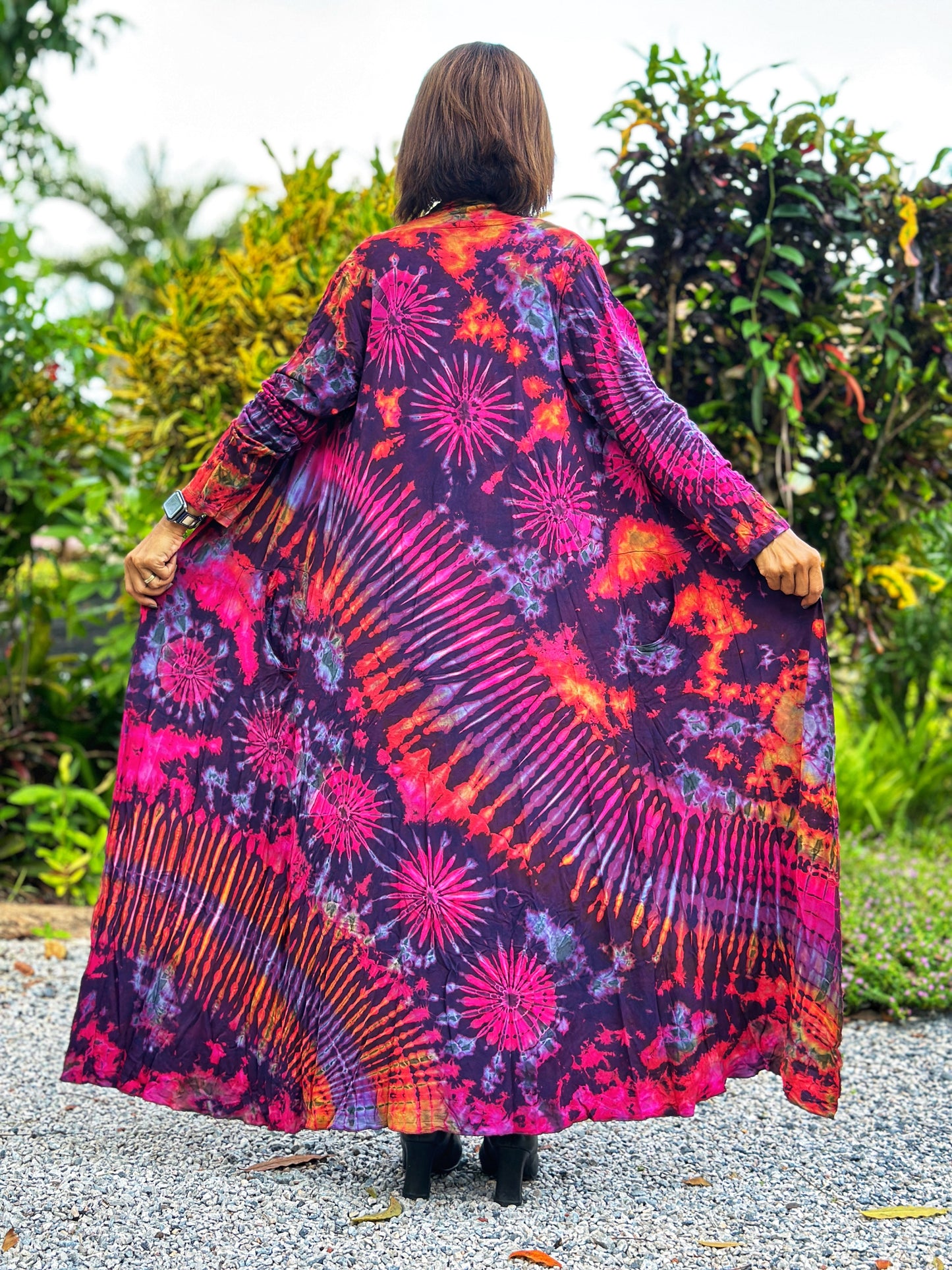 Tie dye duster by Nuichan.  Mudmee tie dye cardigan with pockets.  Slim fit cardigan hippie style. Back view