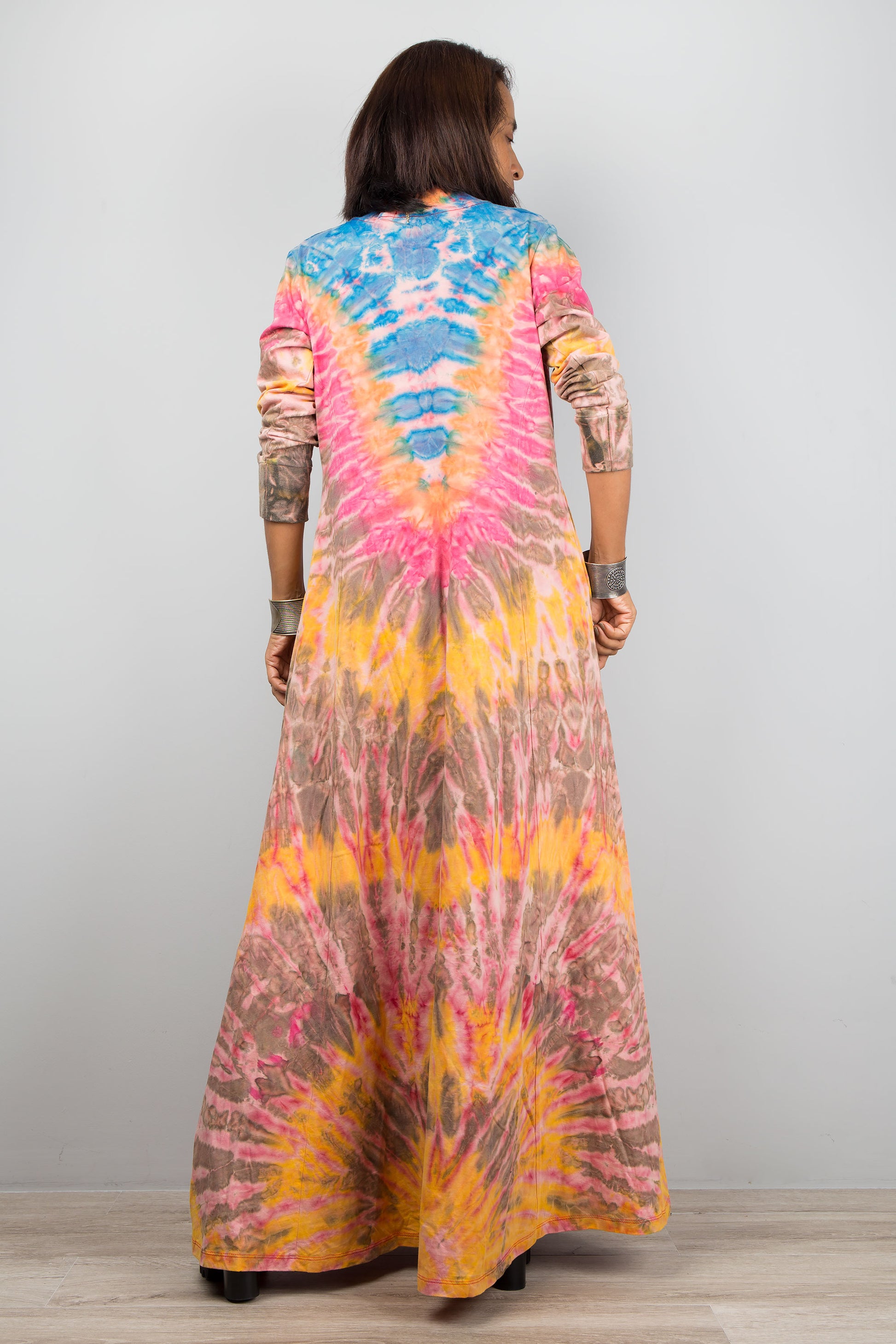 Long sleeve tie dye dress by Nuichan.  Tie dye maxi dress with inseam pockets