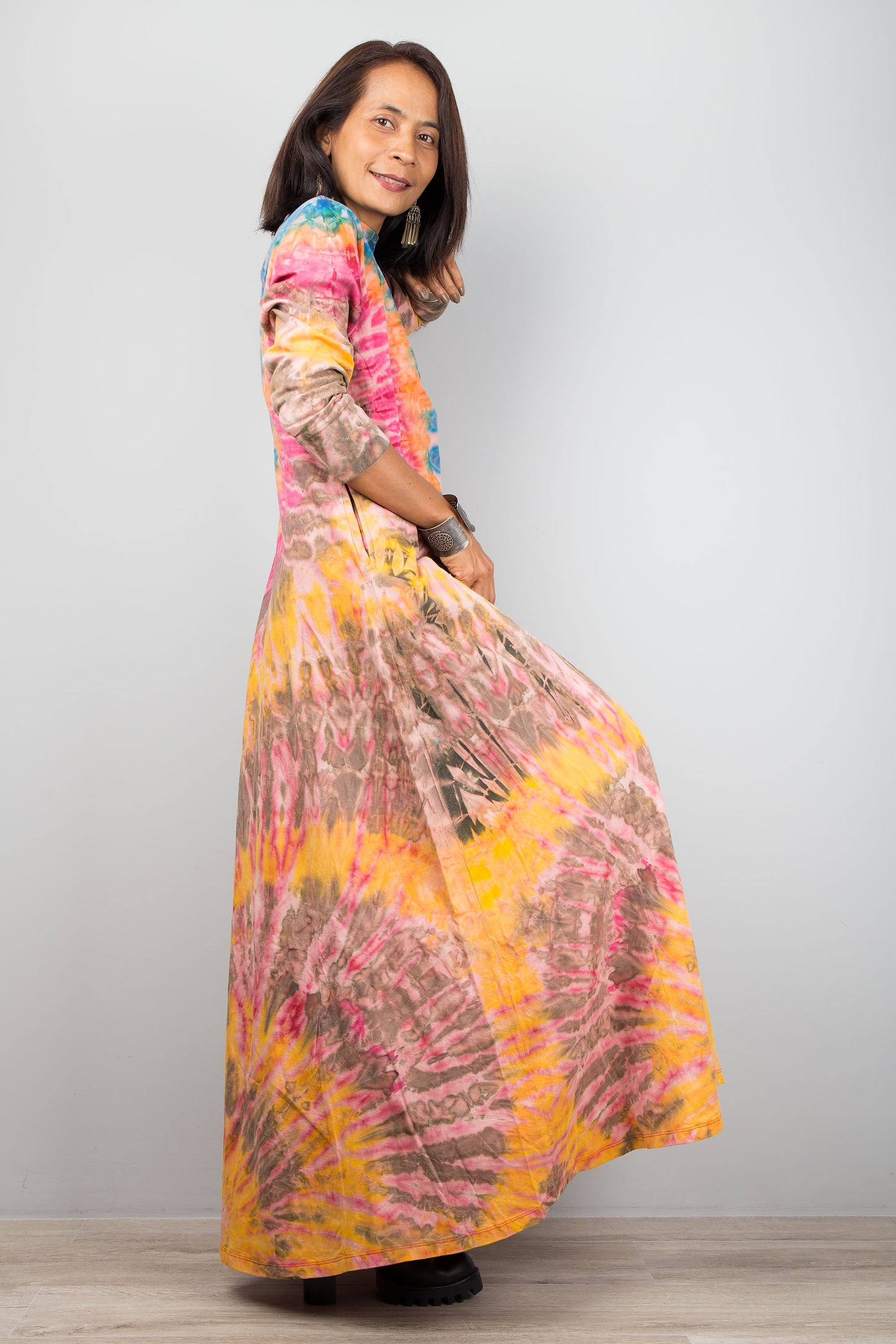 Tie dye maxi dress with long sleeves and inseam pockets