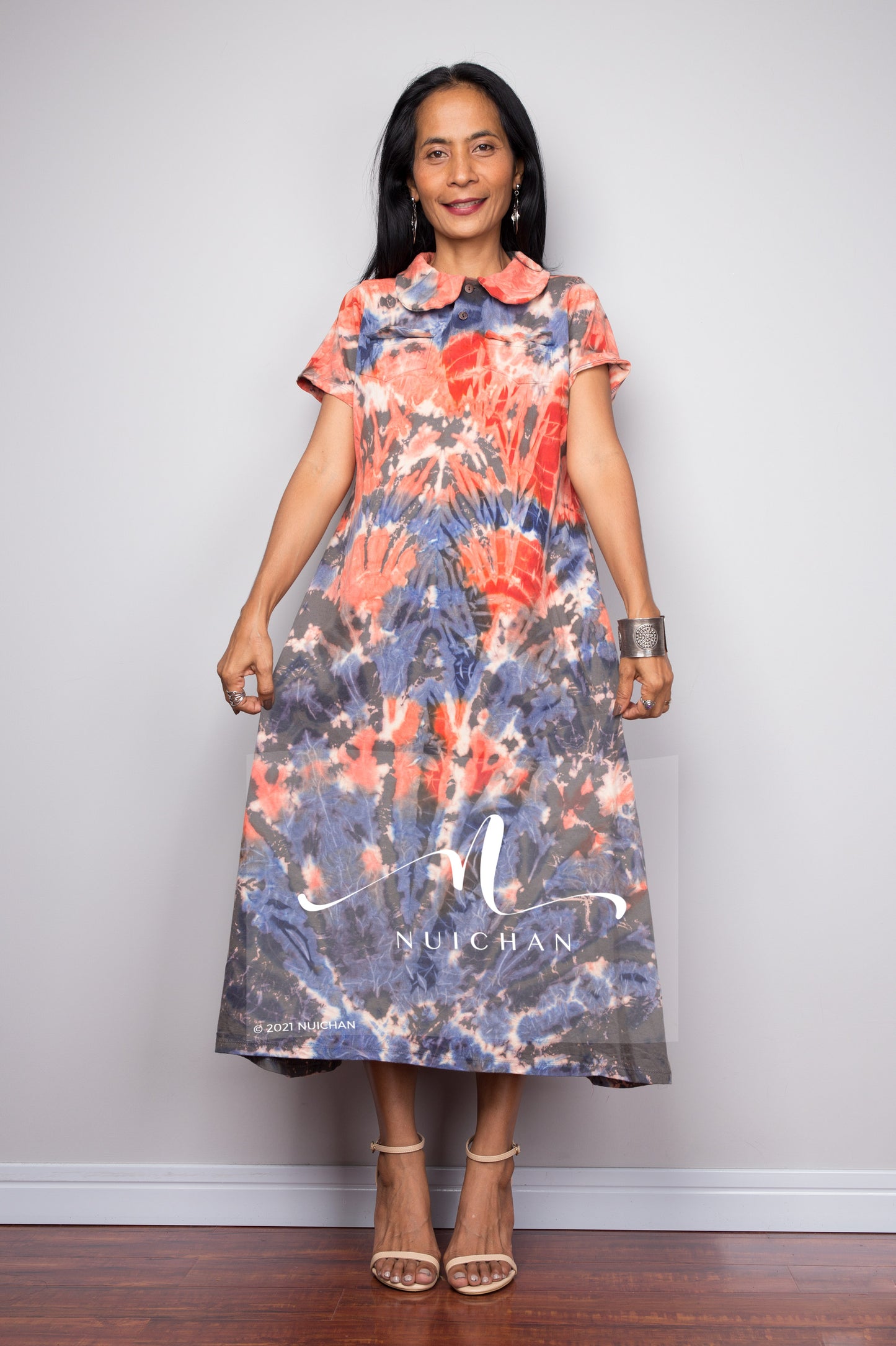 Tie dye midi dress with buttoned collar by Nuichan