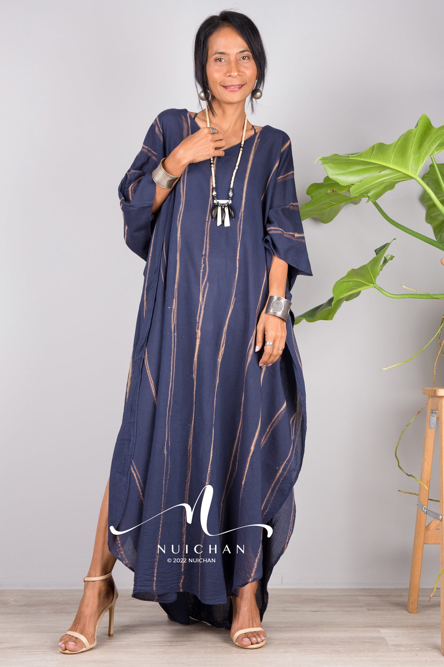 Nuichan Women Tie dye Cotton kaftan. Tie dye maxi in blue with vertical stripes