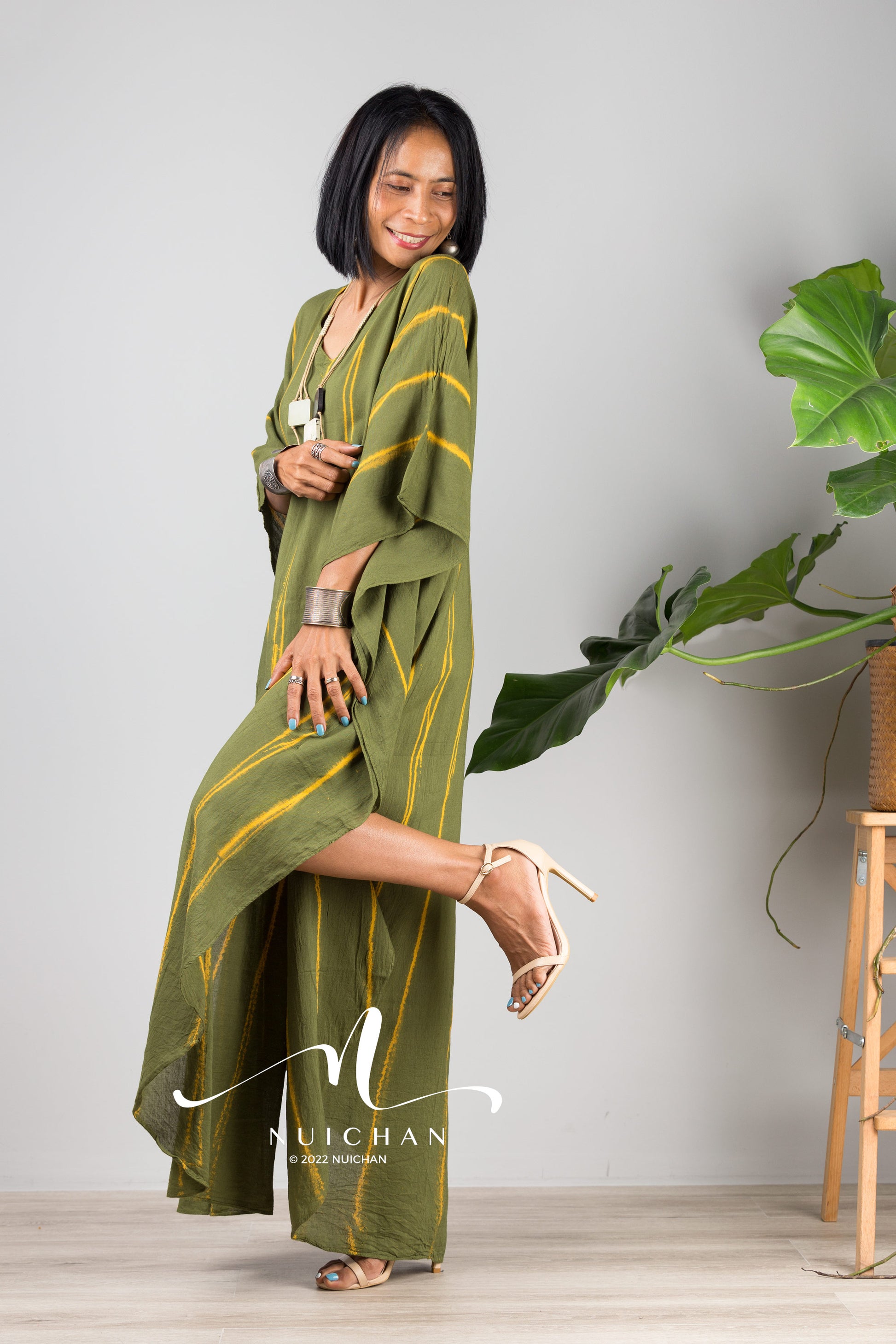 Green Tie dye kaftan dress. Side view