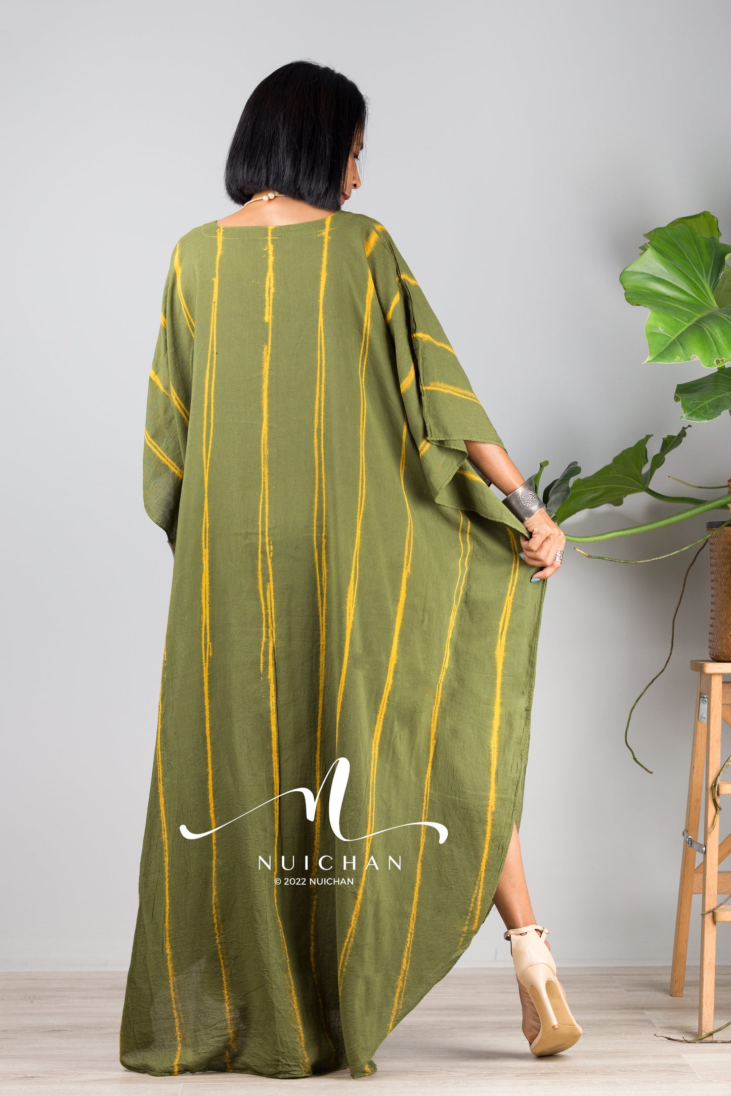 Nuichan Women Tie dye kaftan. Back view