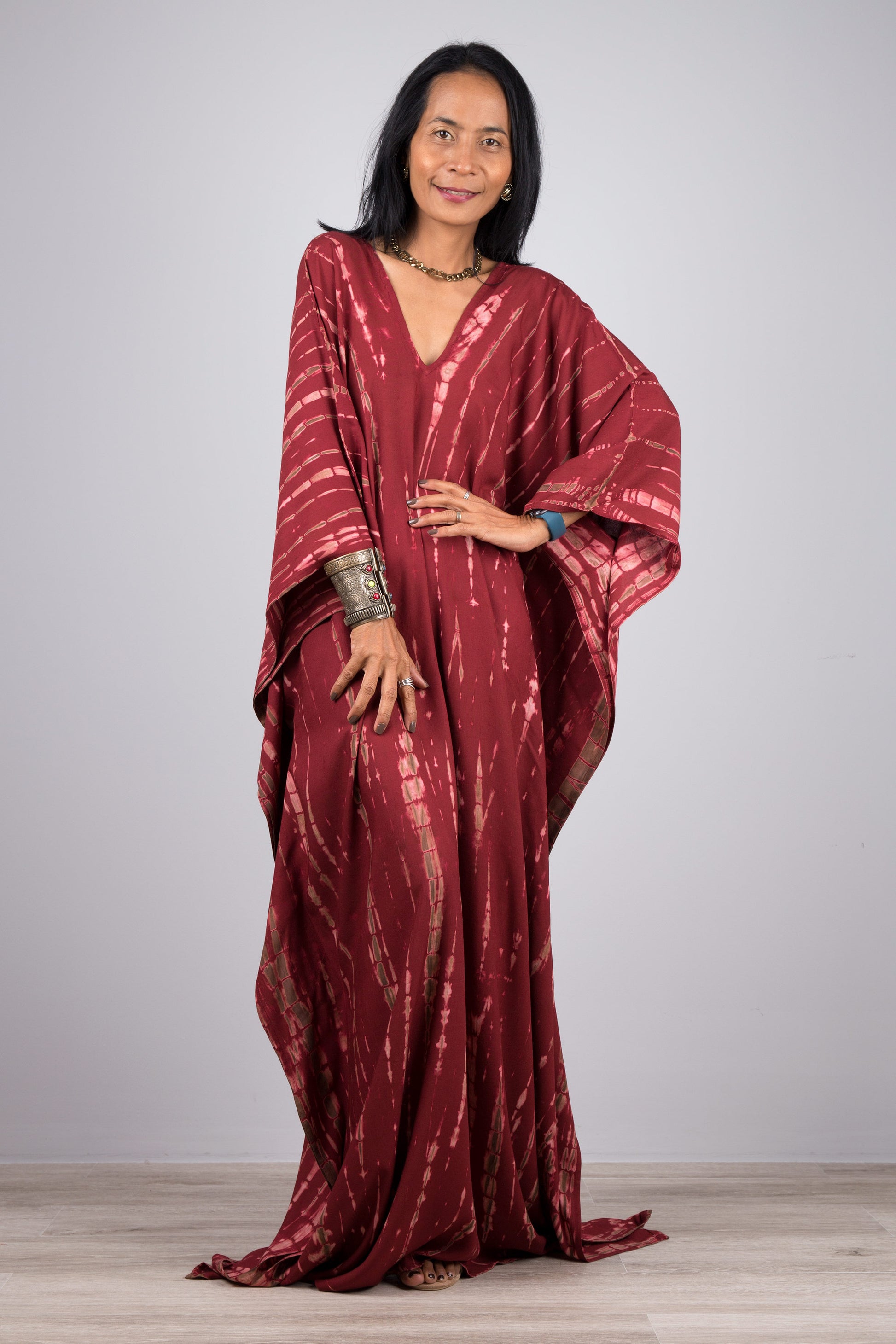 Front view - burgundy tie dye kaftan dress