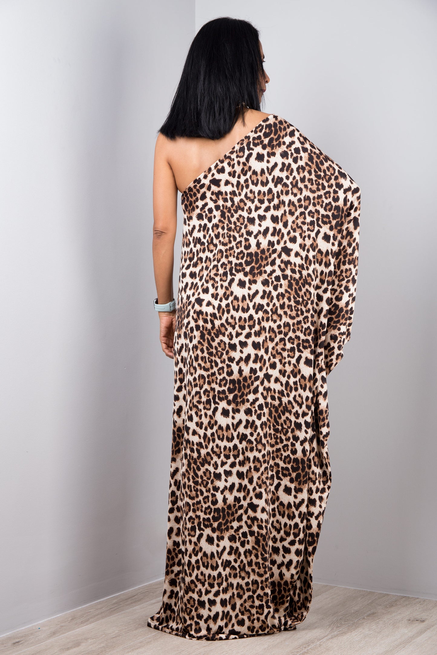 One shoulder dress in leopard print