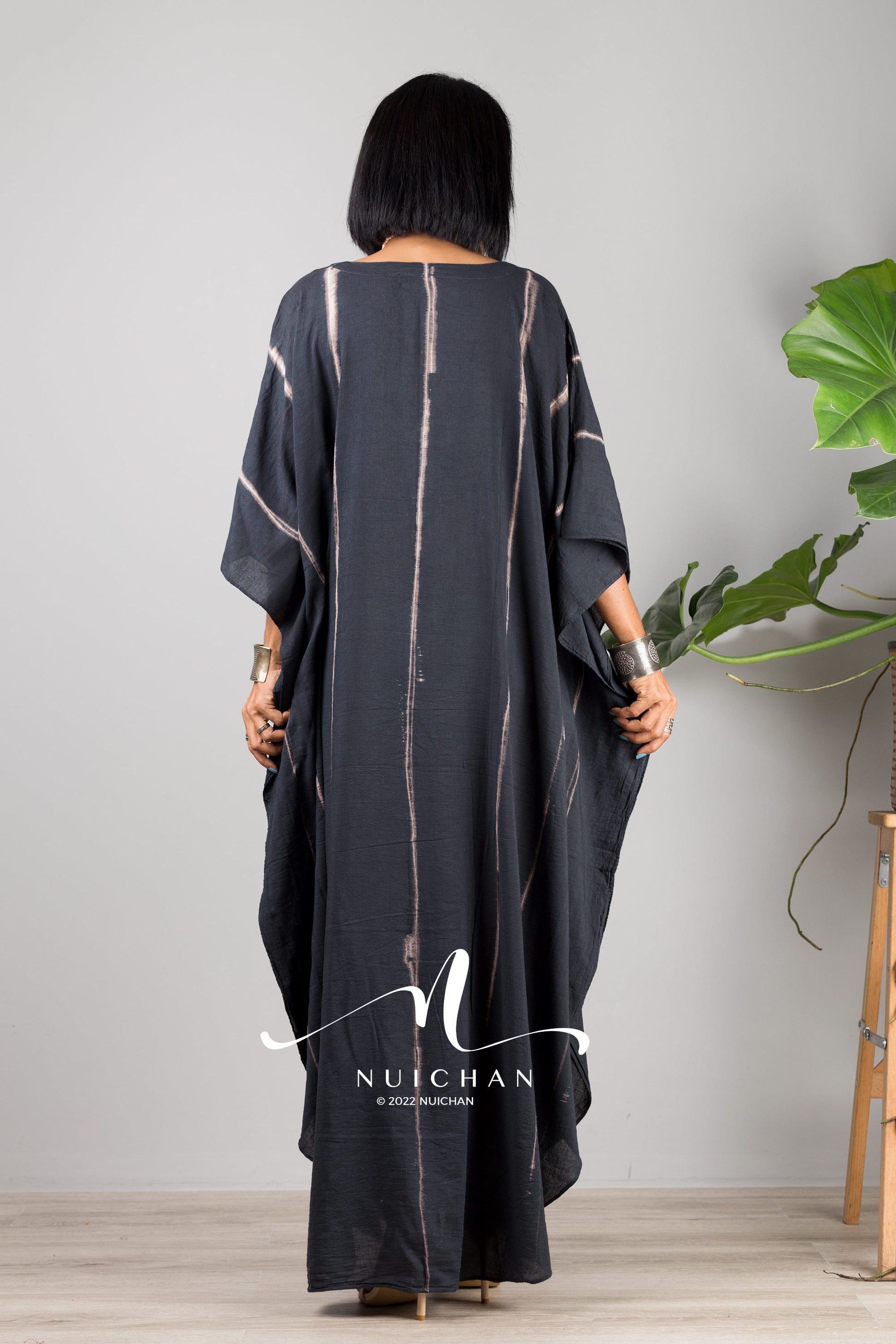 Nuichan Women Tie dye kaftan. Black tie dye dress - back view