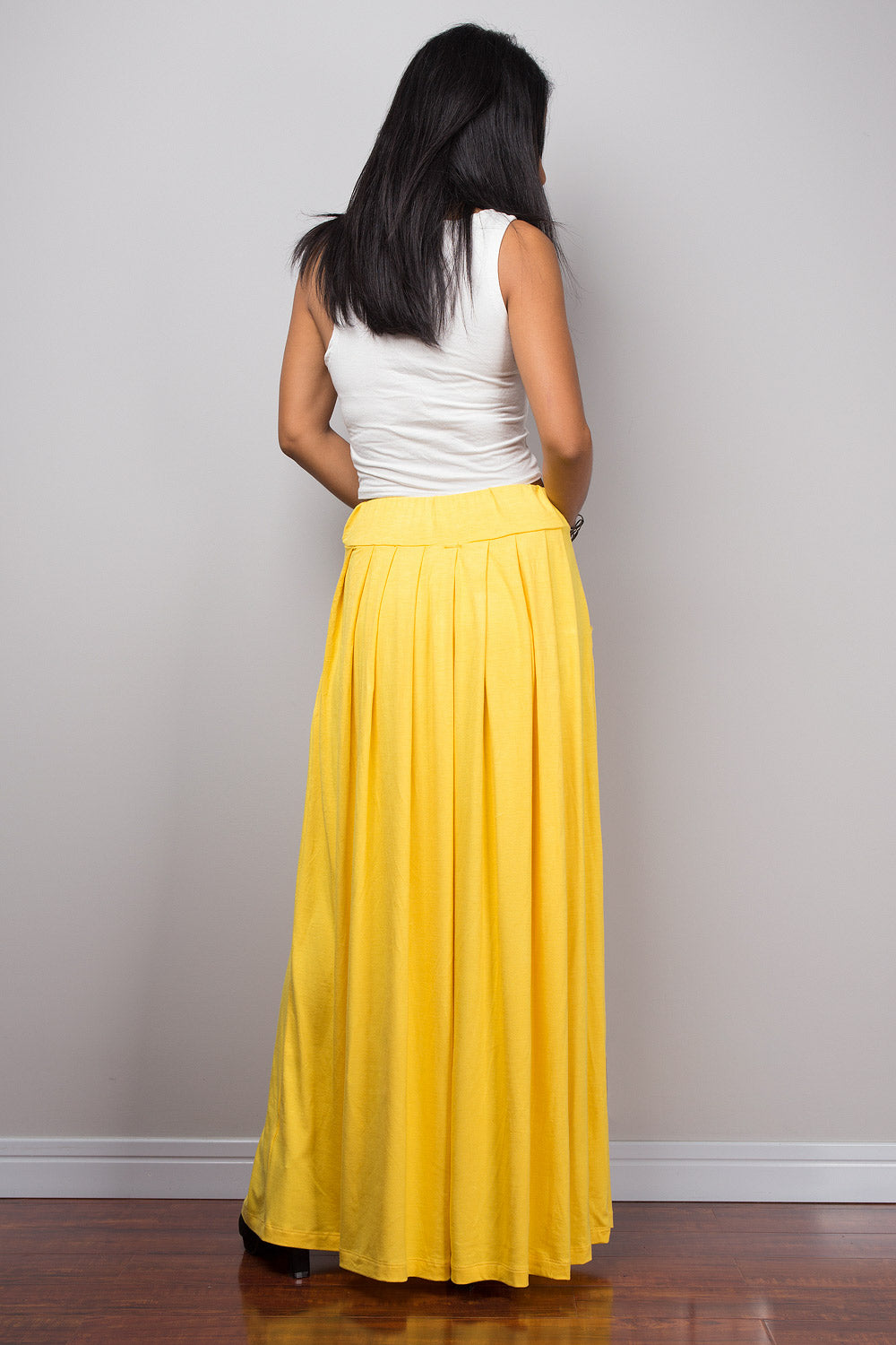 Yellow maxi skirt. Long yellow pleated skirt with pockets by Nuichan