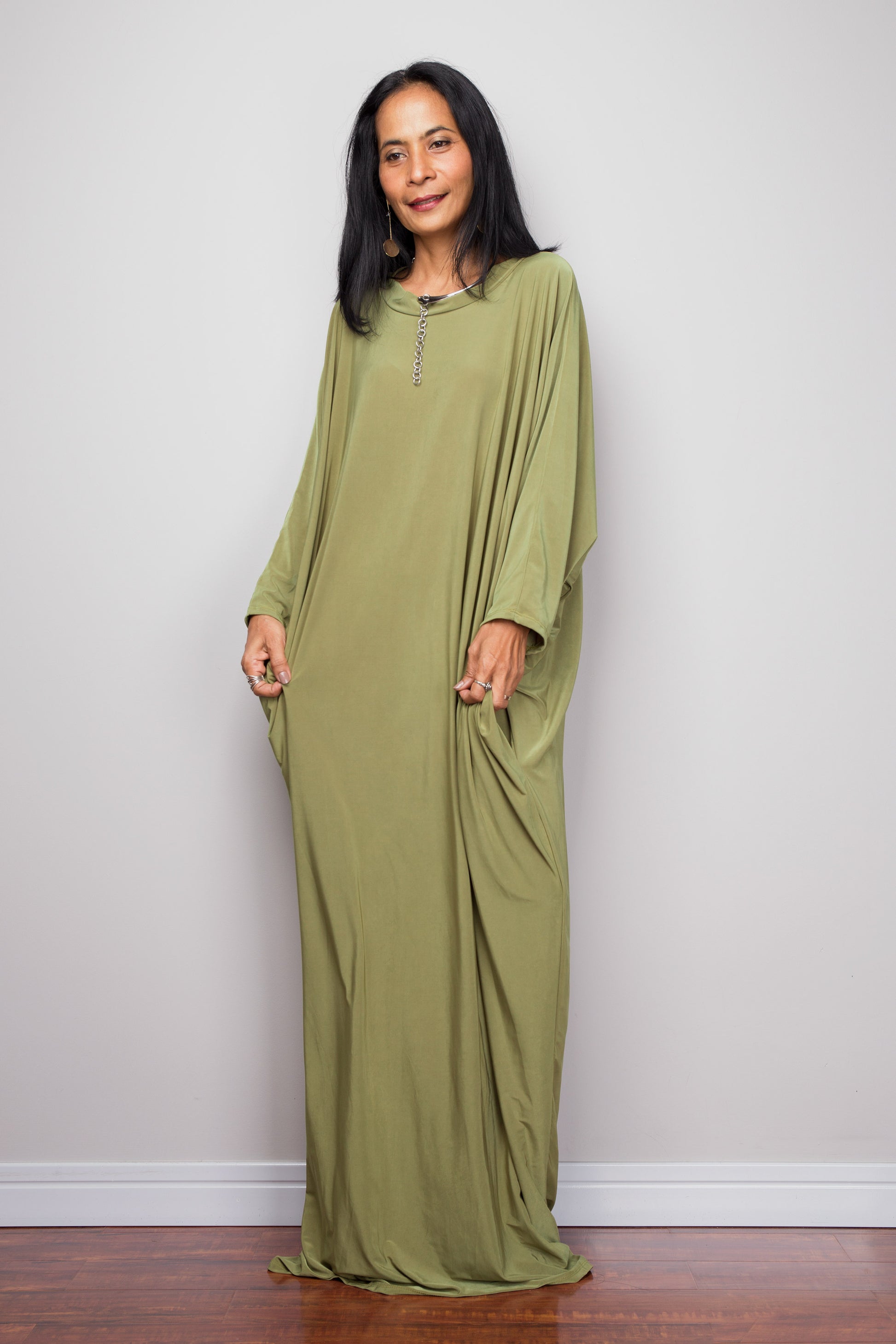 Buy Modest Kaftan dresses online. Muslim evening dress by Nuichan