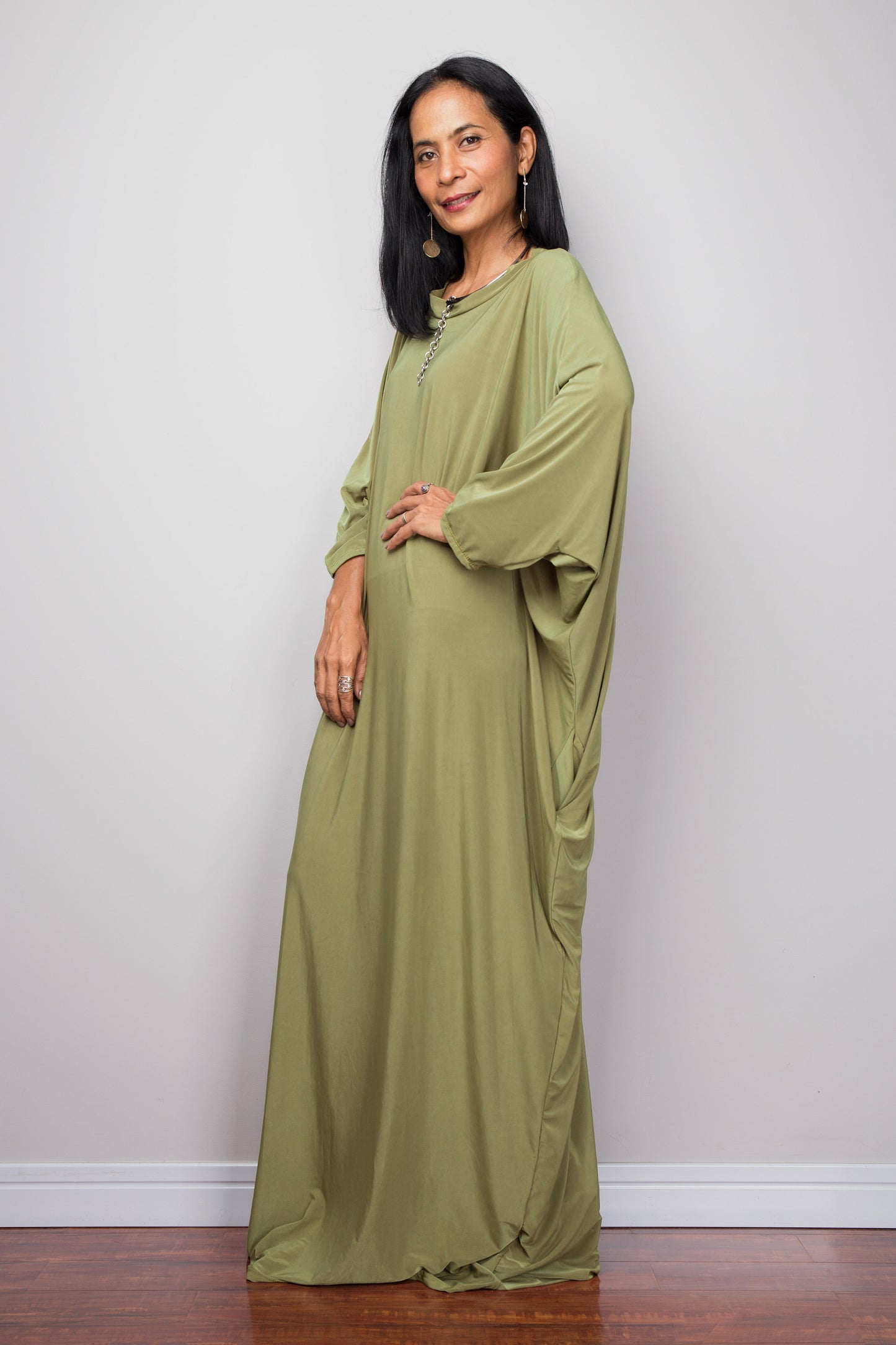 Buy Modest Kaftan dresses online. Muslim evening dress by Nuichan