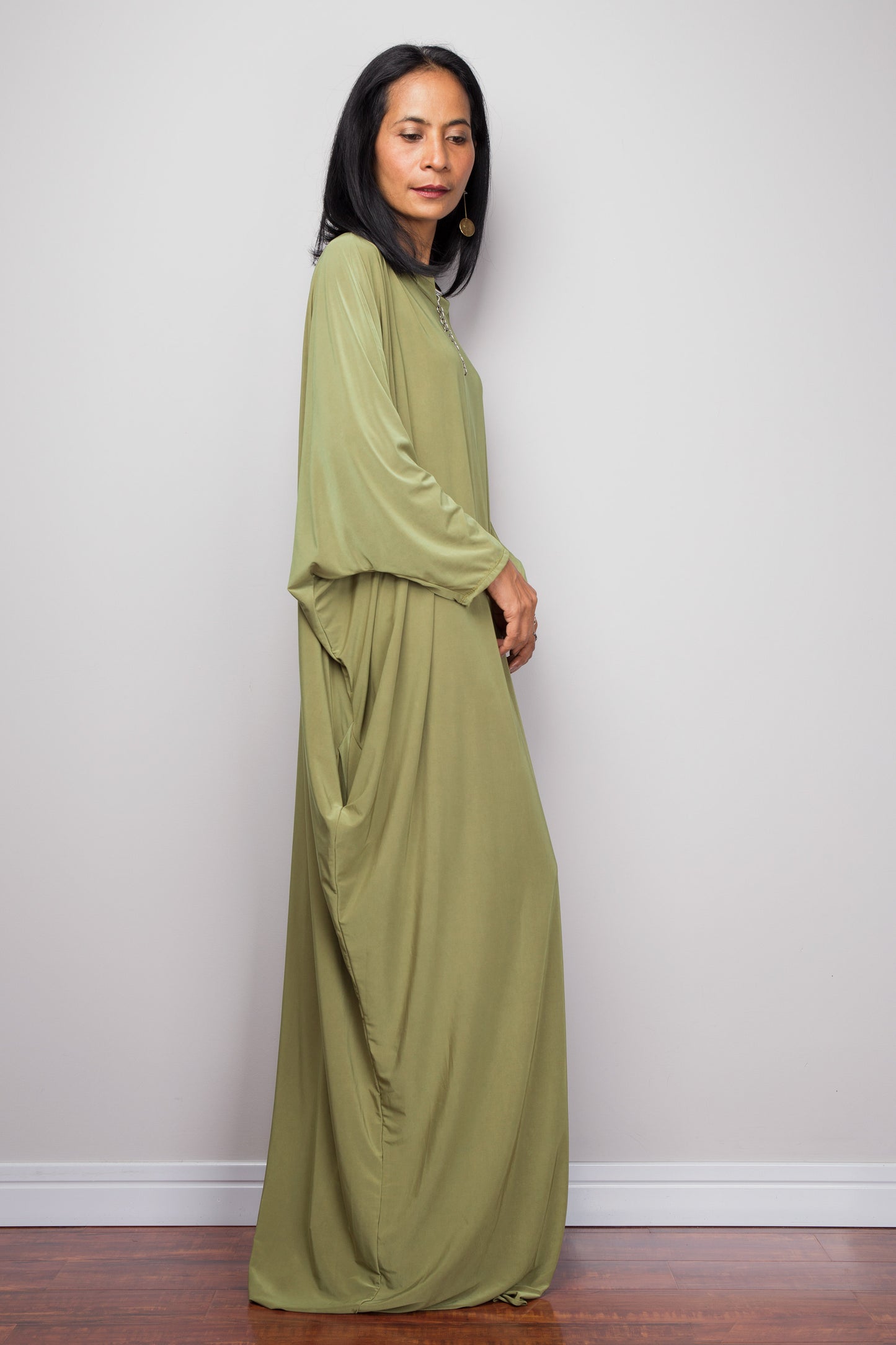 Buy Modest Kaftan dresses online. Muslim evening dress by Nuichan