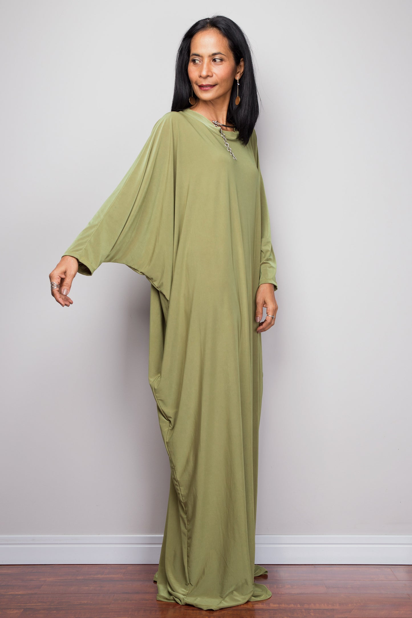 Buy Modest Kaftan dresses online. Muslim evening dress by Nuichan