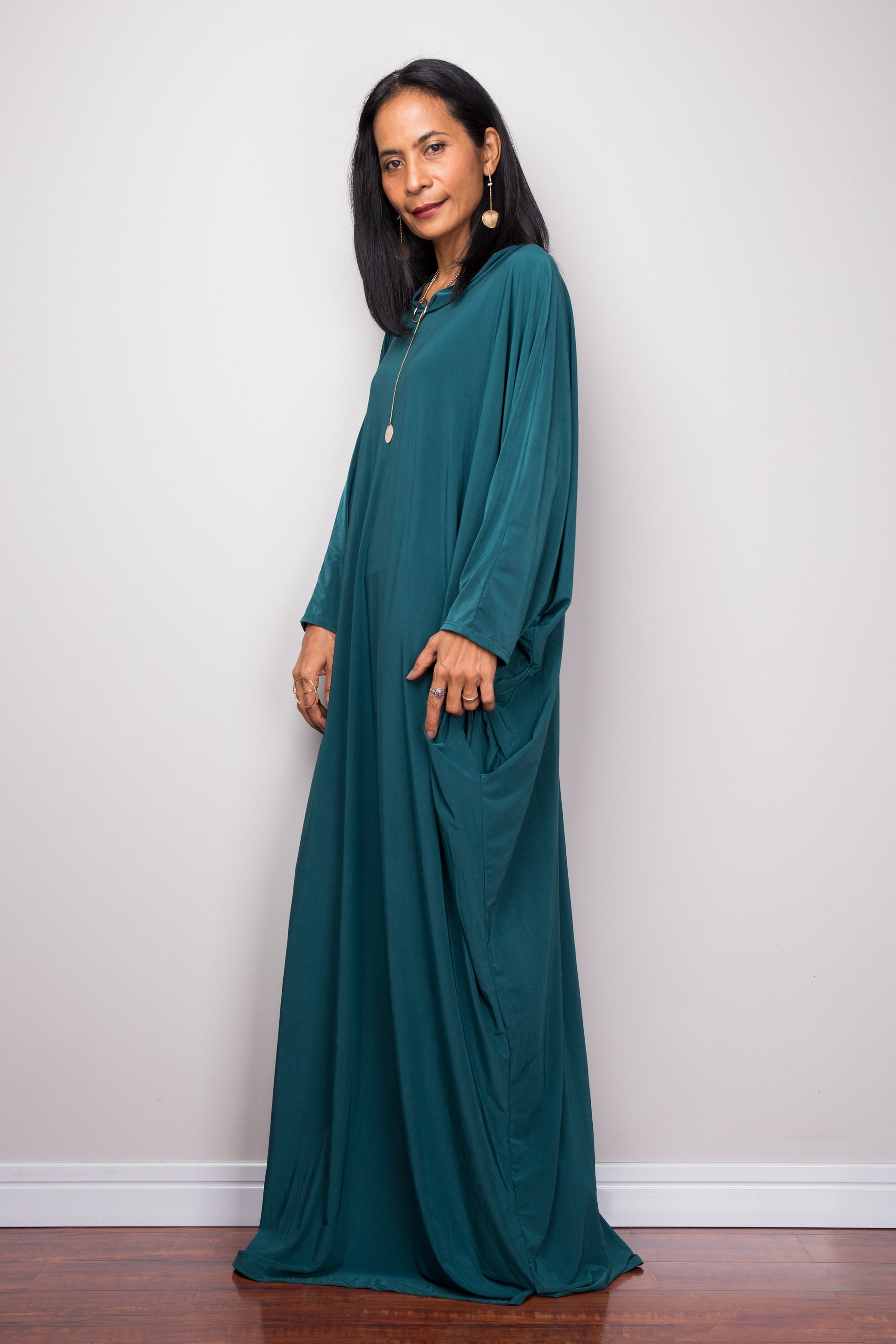 Buy Modest Kaftan dresses online. Muslim evening dress by Nuichan