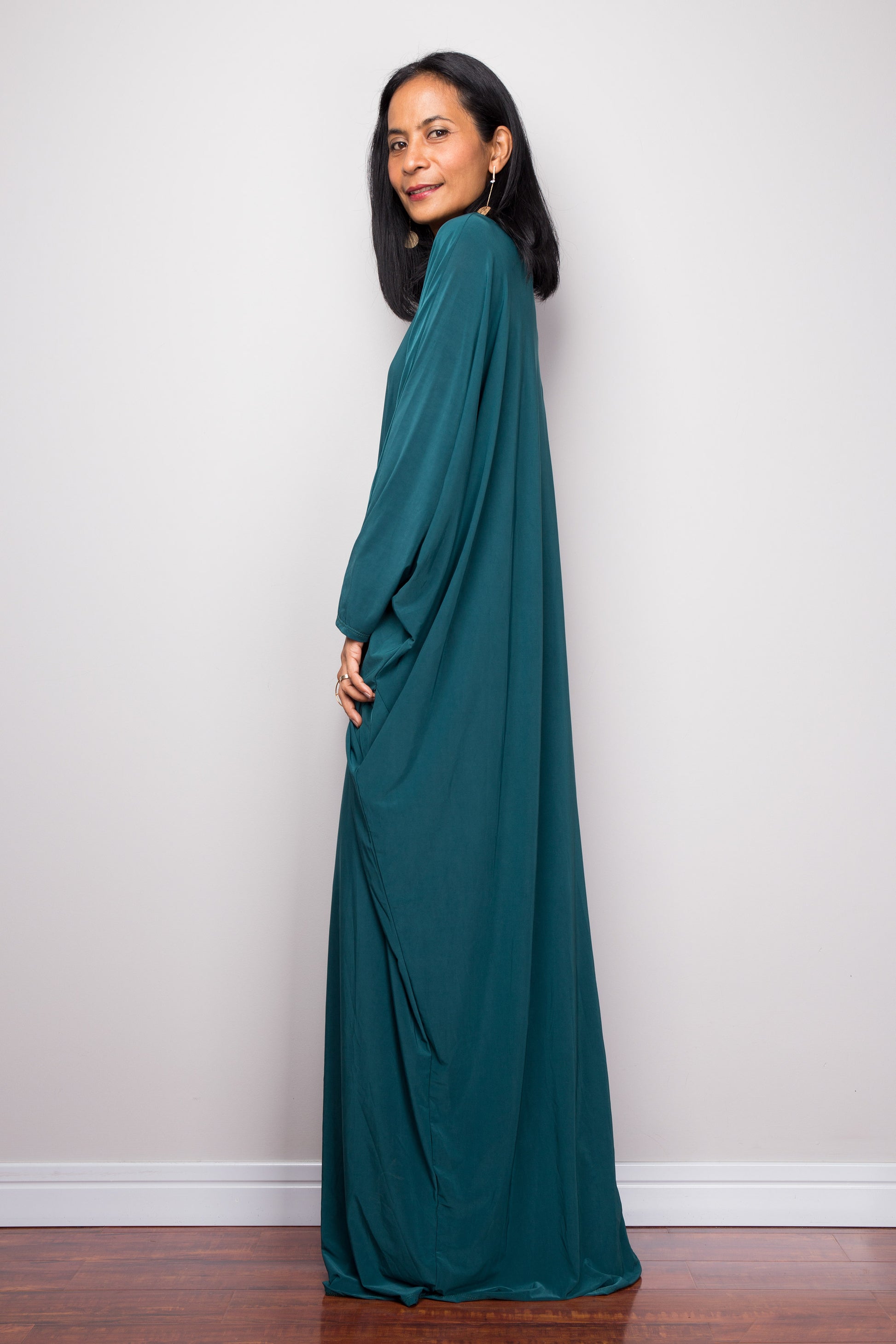 Buy Modest Kaftan dresses online. Muslim evening dress by Nuichan