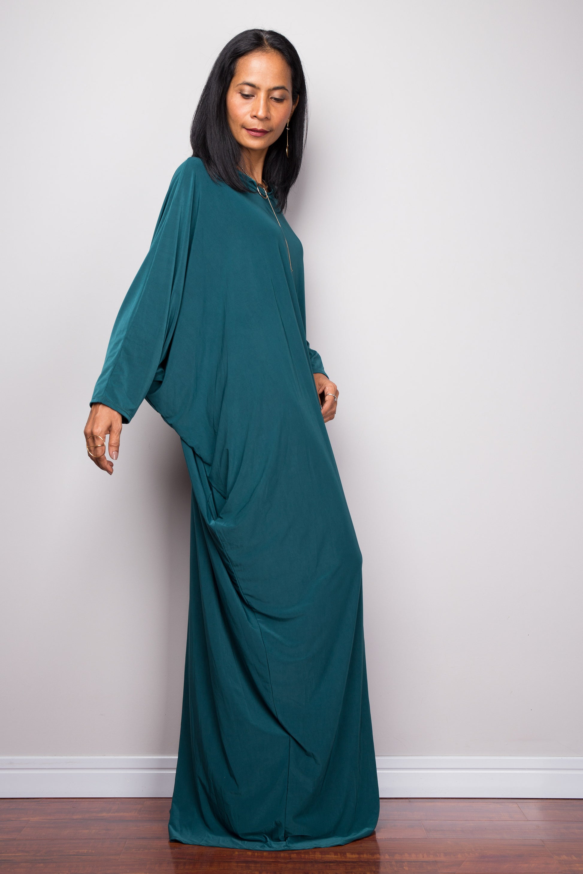 Buy Modest Kaftan dresses online. Muslim evening dress by Nuichan