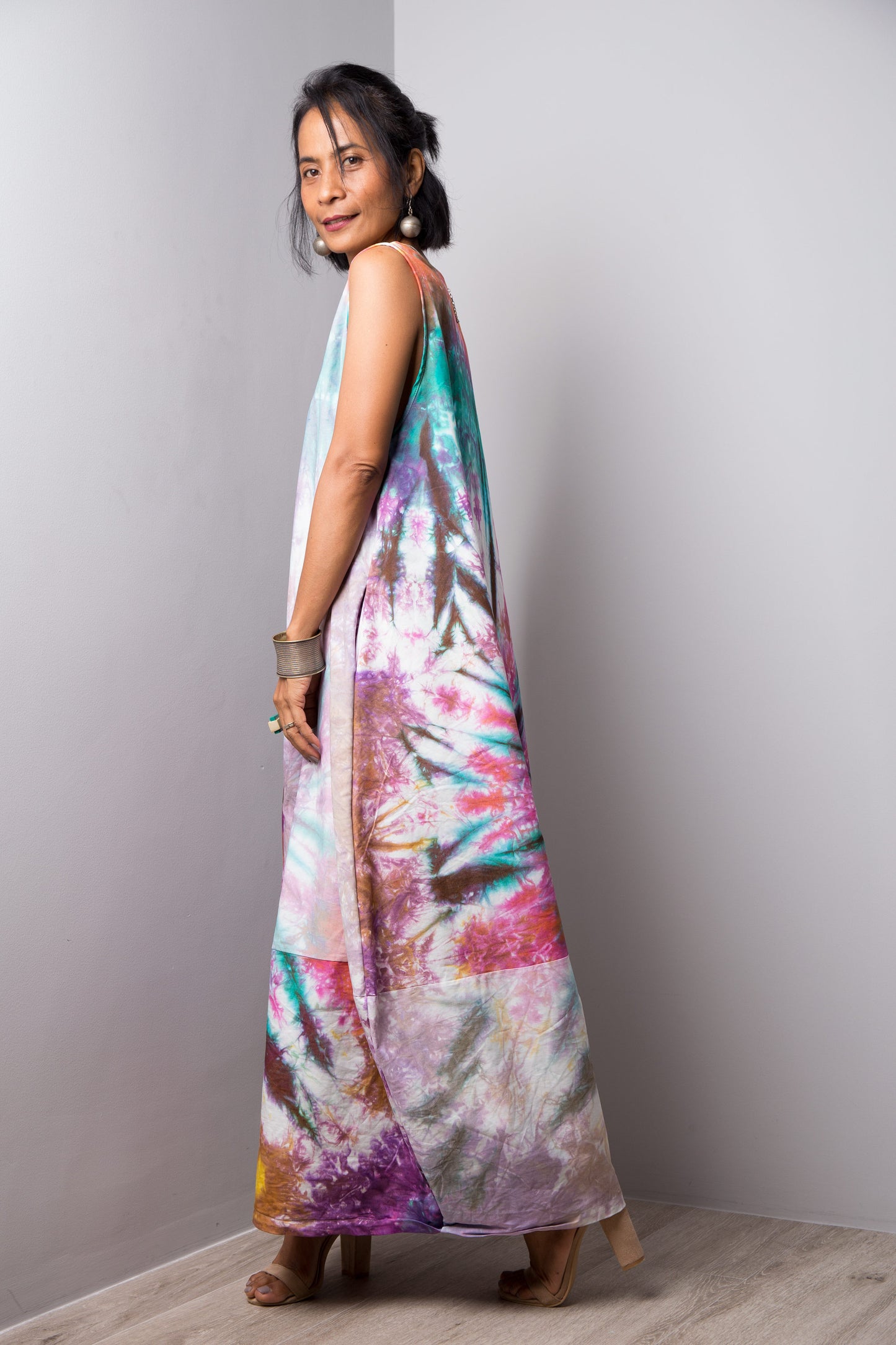 Nuichan Women's sleeveless tie dye dress. Buy hand dyed dresses online