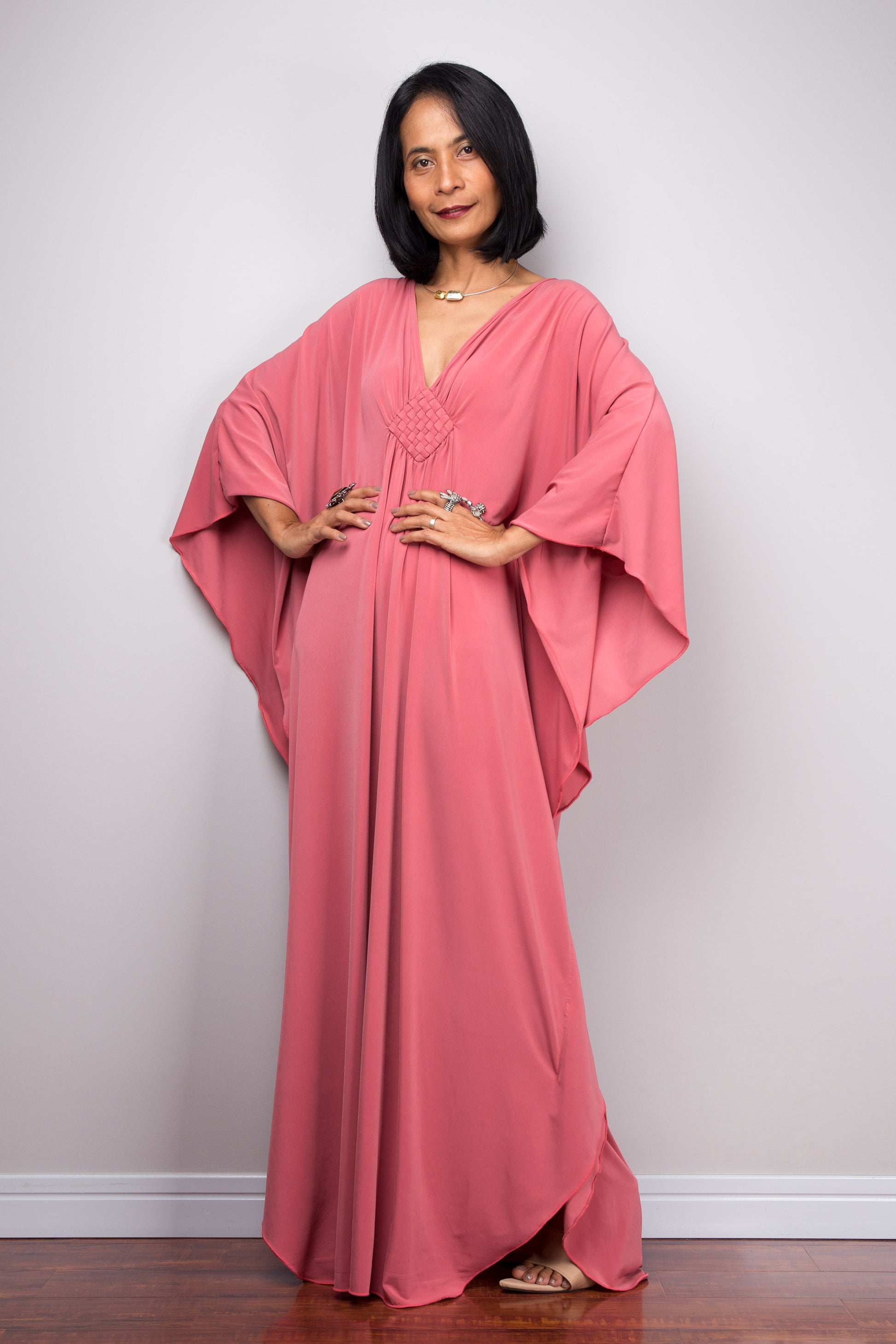 Antique pink kaftan with v neck and batwing sleeves - design by Nuichan