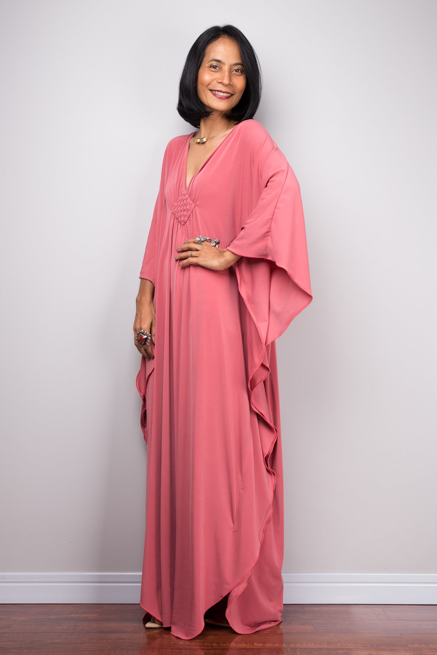 Pink kaftan with v neck and batwing sleeve design