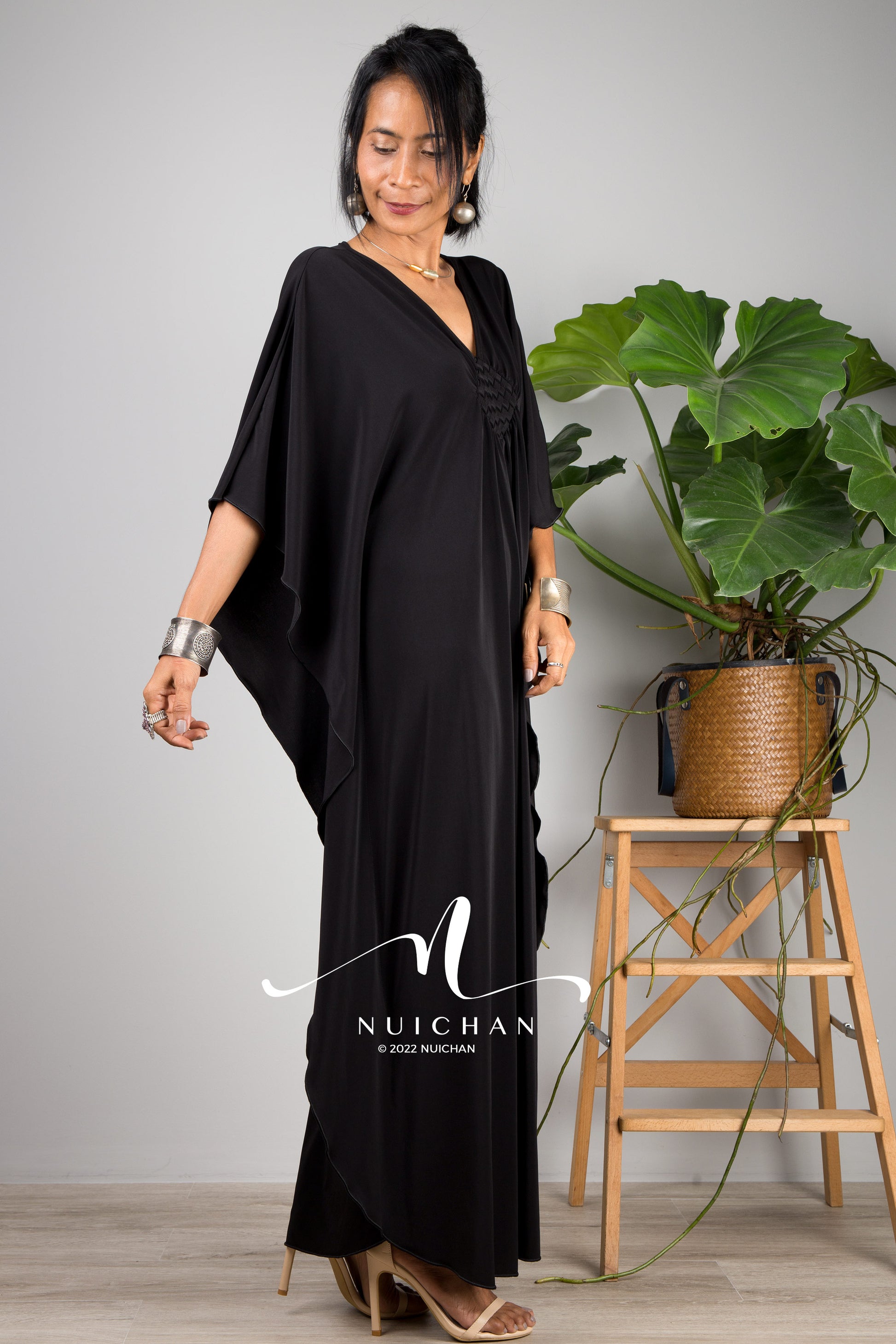 Nuichan women's midi kaftan dress. Short black kaftan dress for petite ladies. 