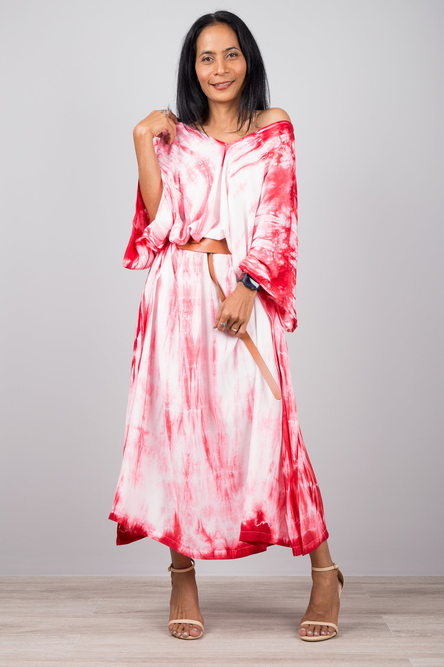 Red and white shibori tie dye dress. Clinched belt view