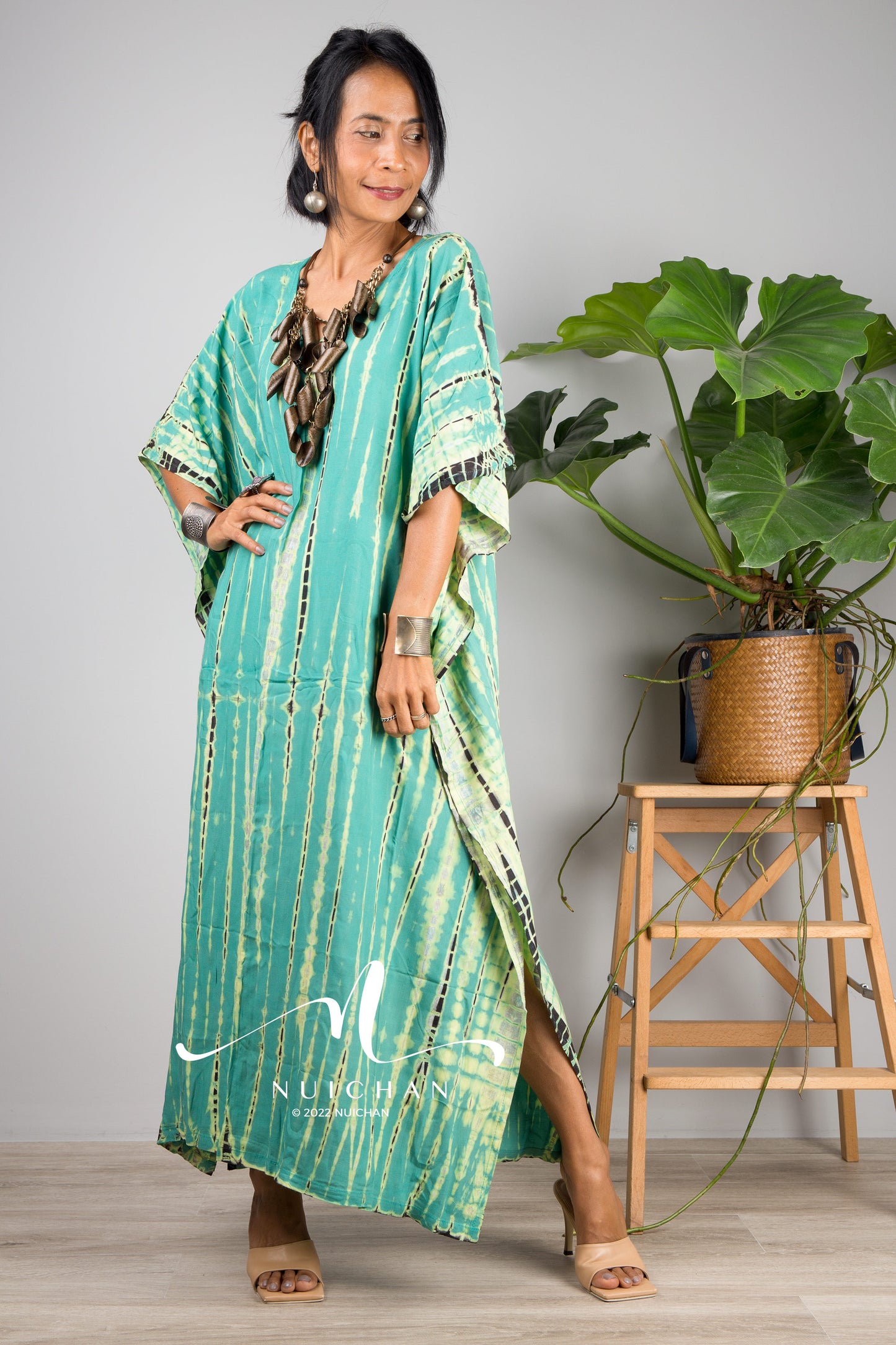 Tie dye kaftan for petite ladies.  Green hand dyed caftan with splits