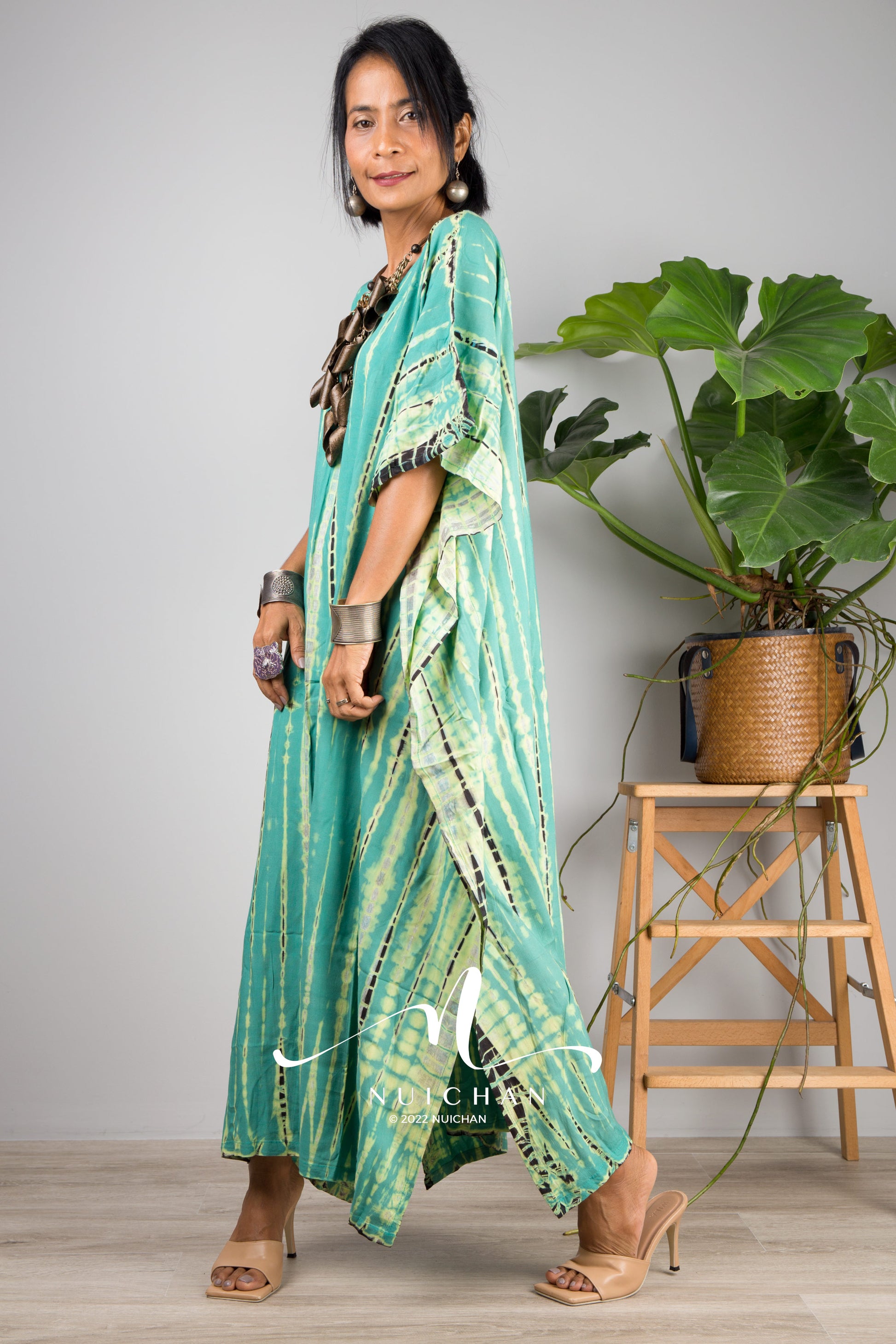 Tie dye kaftan - side view